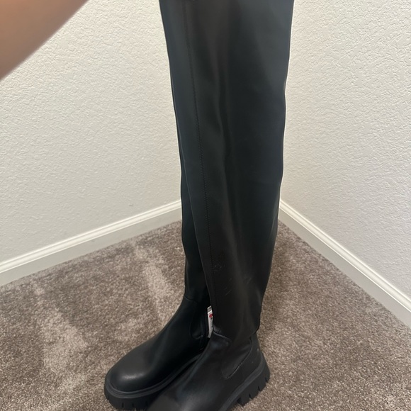 Brand new Zara Knee High Boots never worn still have tag on. - Picture 3 of 4